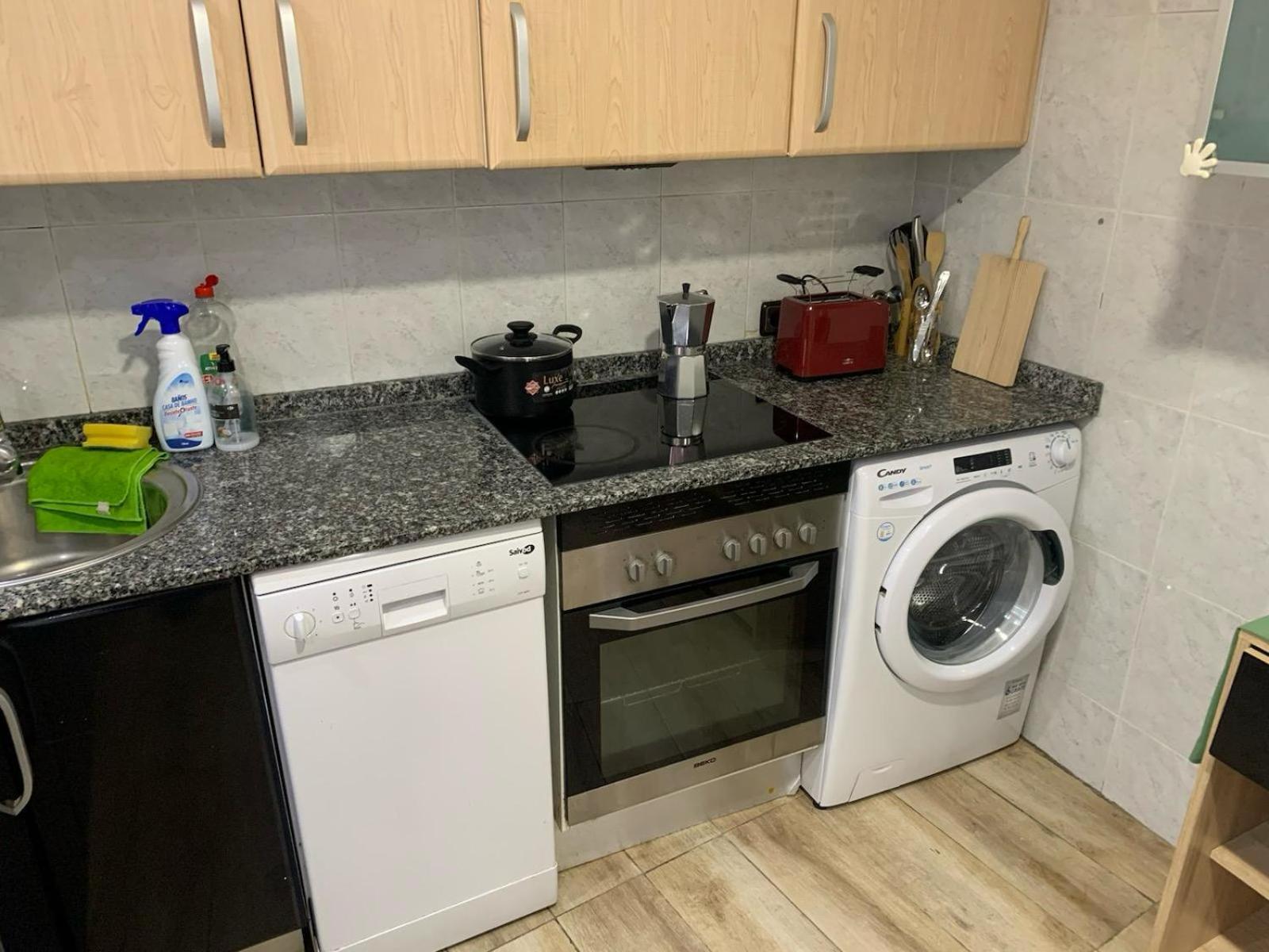 Appartement Apartamento Completo Para 8 Personas A 5 Minutos Del Aeropuerto E Ifema à Madrid Extérieur photo